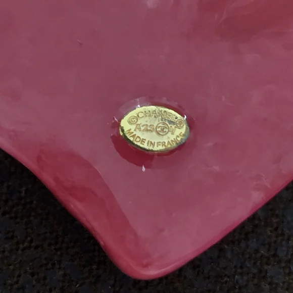 Authentic Chanel Red Molten Marbled Acrylic Heart Pendant Charm On Gold Necklace - Picture 9 of 11